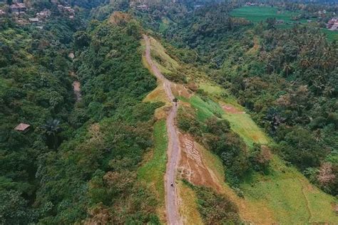 Bersepeda Santai Sambil Menikmati Daya Tarik Perbukitan Bali Di Bukit