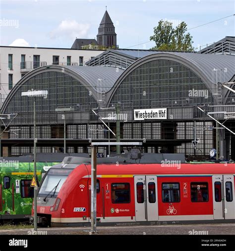 Wiesbaden main station with local trains, Wiesbaden, Hesse, Germany ...