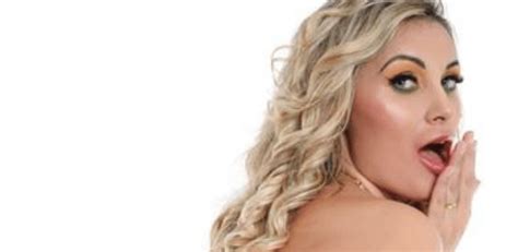 Andressa Urach Anuncia Sociedade O Miss Bumbum