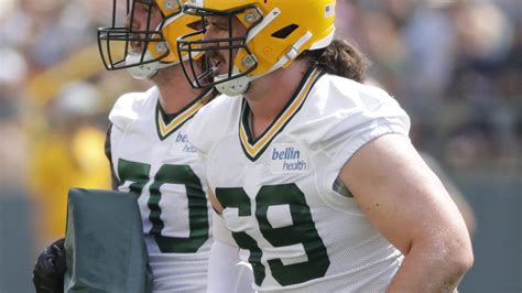 New Packers OT Dennis Kelly pulls clever prank during first practice in Green Bay