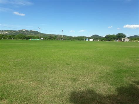 BLOG DO TOSCANO NETO: Gramado do Campo de Futebol do Povoado Juazeiro está excelente