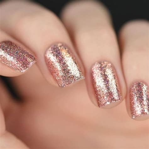 10 Maneras de pintar tus uñas con esmalte Rose Gold