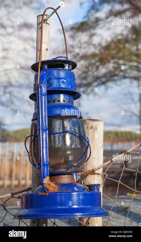 Lampara Azul Tradicional Fotografías E Imágenes De Alta Resolución Alamy