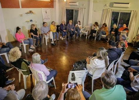 Capitanich junto a vecinos y vecinas de la zona céntrica de Resistencia