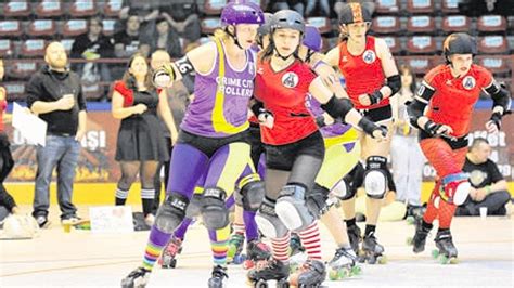 Ruhrpott Roller Girls Rollen Durch Eishalle Am Westbahnhof In Essen