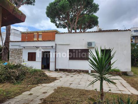 Vendita Villa Unifamiliare In Via Alcide De Gasperi Terracina Da