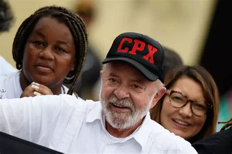 CPX O que significa a sigla que estava em boné que Lula usava em