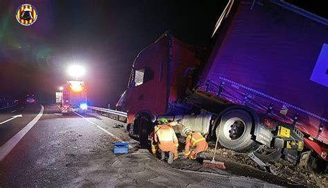 Esglai en l A 35 a l altura de Canals en eixir se un tràiler de la