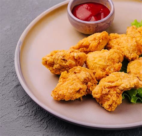 Deliciosas Tiras De Pechuga De Pollo Frito Crujiente Con Salsa De