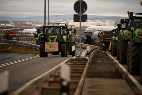 Poljoprivrednici Blokirali Aerodrom U Frankfurtu Traktori Zauzeli