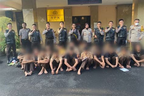 Foto Polisi Tangkap Pelajar Diduga Hendak Tawuran Di Kalideres