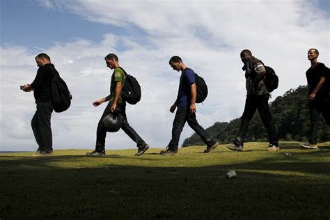 Cuban Migrants Stuck At Nicaragua Costa Rica Border 3 000 In Legal