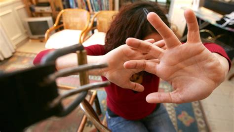 En av ti har blitt pressa til sex NRK Trøndelag Lokale nyheter TV og radio