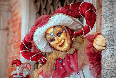 Máscara de Jester da corte no Carnaval em Veneza Itália quebra cabeça