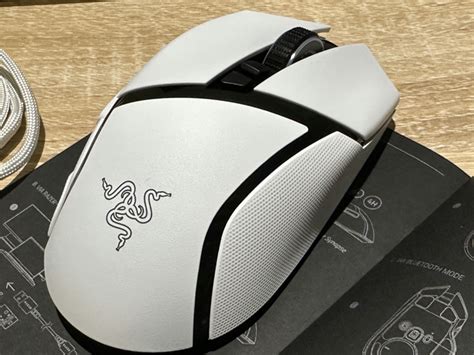 Razer製品が出回りだした多機能ワイヤレスゲーミングマウスのホワイトモデルBasilisk V3 Pro White Edition