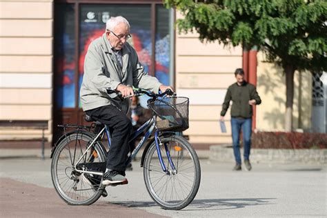 Pio Fond Objavio Datume Isplata Novembarskih Penzija Vesti