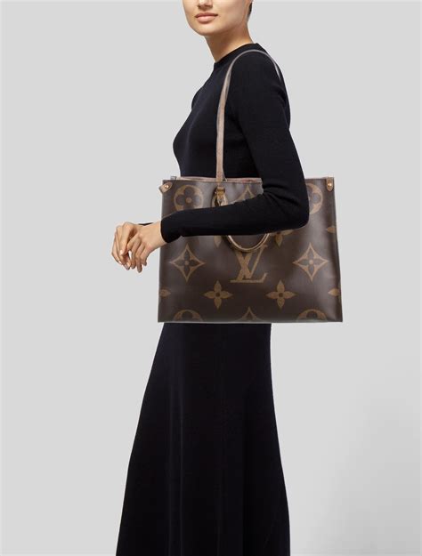 Louis Vuitton Monogram Giant Reverse Onthego Gm Brown Totes Handbags Lou764836 The Realreal