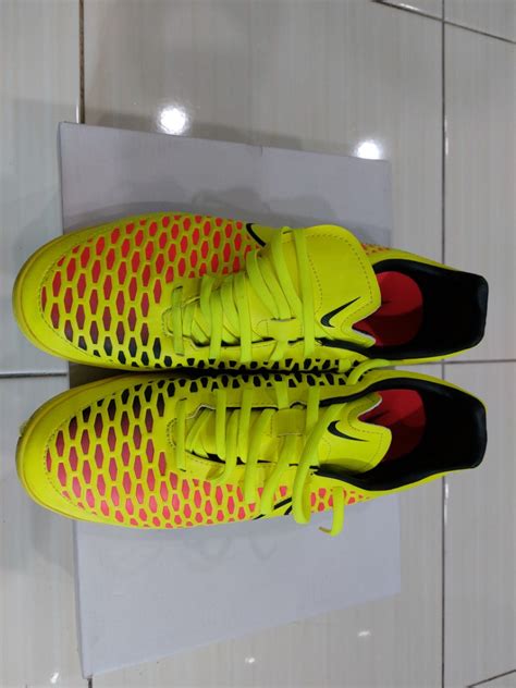 Nike Futsal Boots, Sports Equipment, Sports & Games, Racket & Ball Sports on Carousell