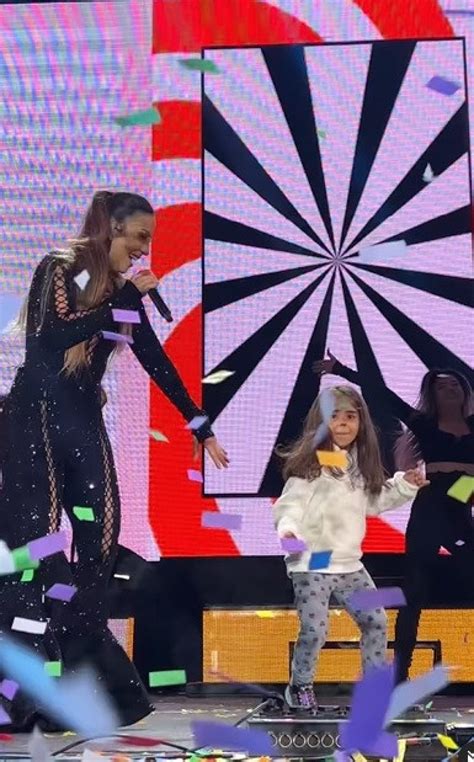 Vídeo Filha de Ivete Sangalo rouba a cena em show da mãe em Portugal