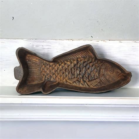 Antique Cast Iron Fish Mold Rustic Primitive Kitchen Farmhouse Country