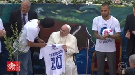 Papa Recebe Bono Ronaldinho Ga Cho E Daniel Alves No Vaticano Jornal