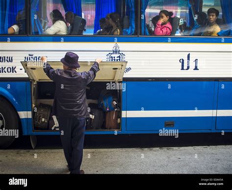 Bangkok Bangkok Thailand 4th Jan 2015 A Bus Driver Closes The Luggage Compartment Of A