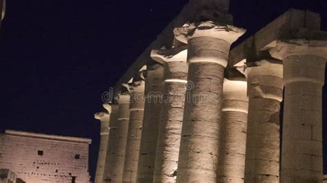 Noite No Templo Luxor Antigo Complexo De Templo Egípcio Video Estoque