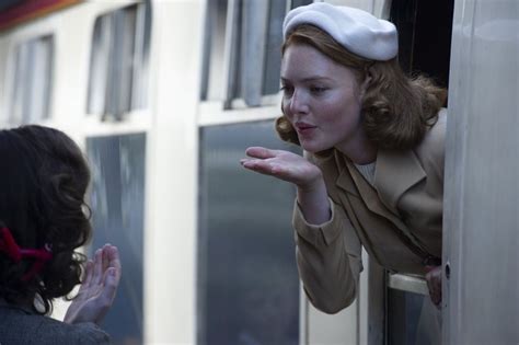 Photo De Holliday Grainger Tell It To The Bees Photo Holliday Grainger Anna Paquin Photo