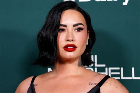 Demi Lovato Reveals The One Thing Shed Tell Her Teenage Self About Beauty