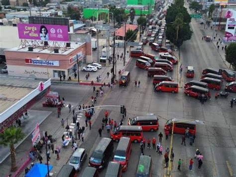 Taxistas se enfrentan con policías en Tijuana Baja California