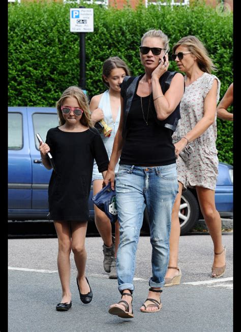 Photo Kate Moss Et Sa Fille Lila Grace Dans Les Rues De Londres Le