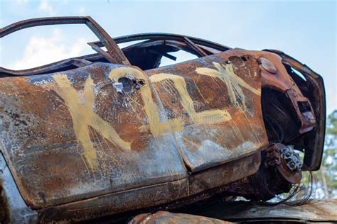 O Carro Foi Completamente Destru Do Pelo Fogo Carro Queimado E