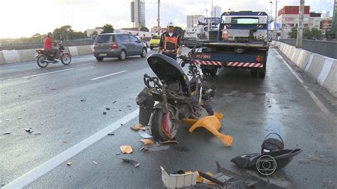 Colis O Entre Moto E Carro Mata Motociclista Na Ponte Do Pina No