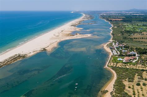 Estas são as cinco praias a água mais quente do Algarve Postal do