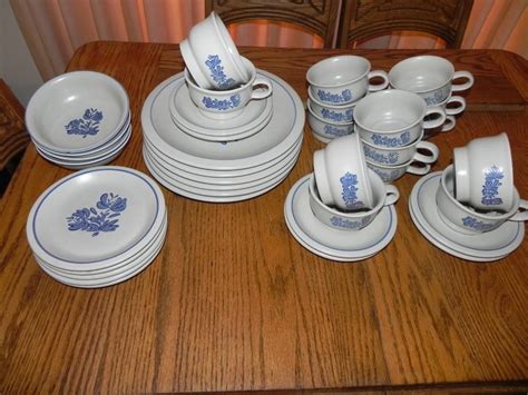 Lot Pfaltzgraff Dinnerware Estatesales Org