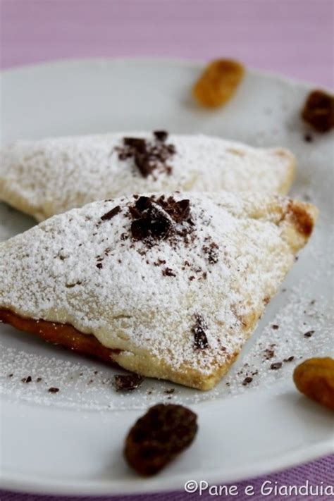 Panzerotti Con Ripieno Dolce Mela E Uvetta Pane E Gianduia Dolci