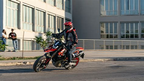 Nuova Hypermotard 698 Mono Live Play Ride