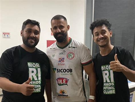 Após mal súbito em campo Roger Goiano do Morrinhos recebe alta do