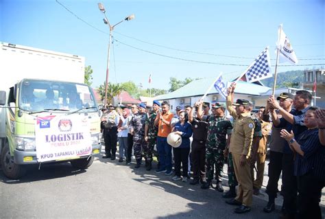 Pj Bupati Tapteng Lepas Armada Pendistribusian Logistik Pemilu Tahun