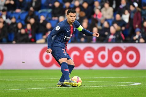 Foot Psg Psg Thiago Silva Pr T Un Gros Sacrifice Pour Rester