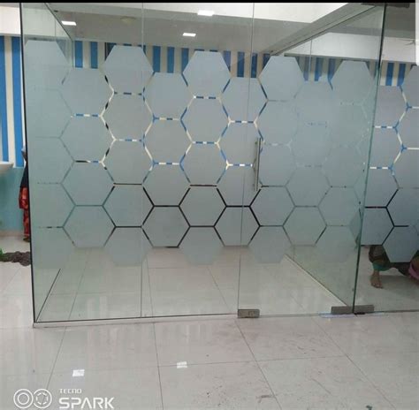 Transparent Hexagonal Frameless Glass Partition For Office At Sq