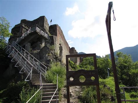 Poenari Castle, Muntenia, Romania (with Map & Photos)