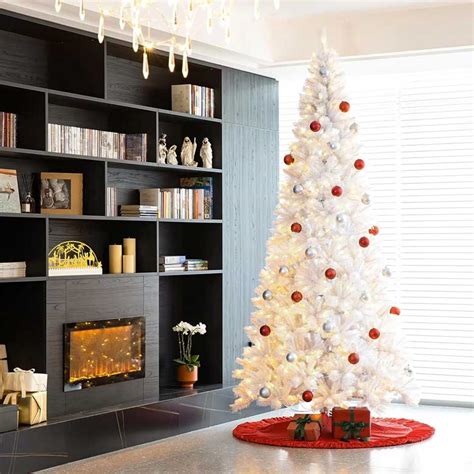 10 Gorgeous White Christmas Trees to Brighten Your Holidays | 10 Stunning Homes