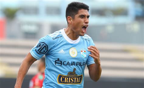 El delantero de Sporting Cristal Irven Ávila brindó una conferencia