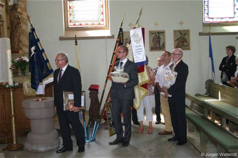 Goldenes Priesterjubil Um Pfarrer Miksch Pfarrei Sankt Jakobus Uder