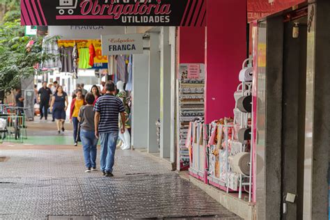 Vendas no comércio do Paraná crescem 1 6 no primeiro semestre de 2023