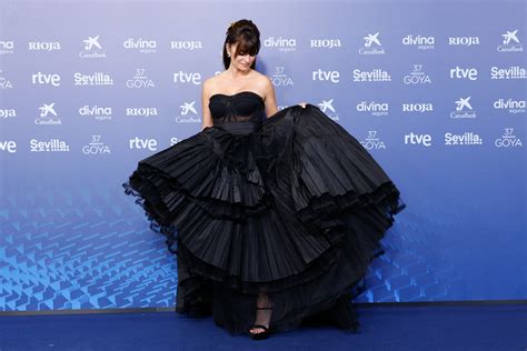 R Solu Le Myst Re De La Robe De Penlope Cruz Sur Le Tapis Rouge De Goya