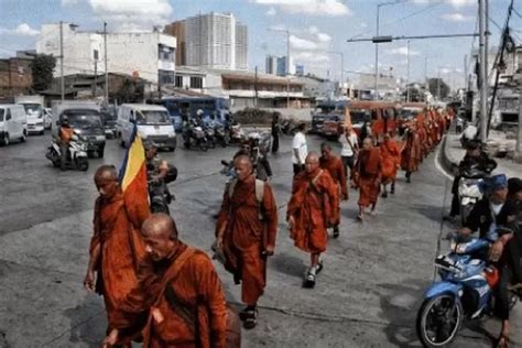 Tradisi Thudong Menjelang Waisak Para Biksu Jalan Kaki Dari Thailand