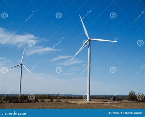 Granja De Las Turbinas De Viento Foto De Archivo Imagen De Electricidad Potencia 71429874