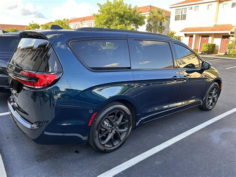 23 Chrysler Pacifica Touring L In Fathom Blue Excellent People Mover